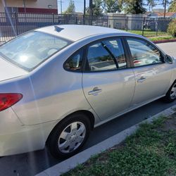 Hyundai Elantra 2010  84,000 Millas Corre Muy Bien  Registracion Al  Día 2026 No Le Pica Nada