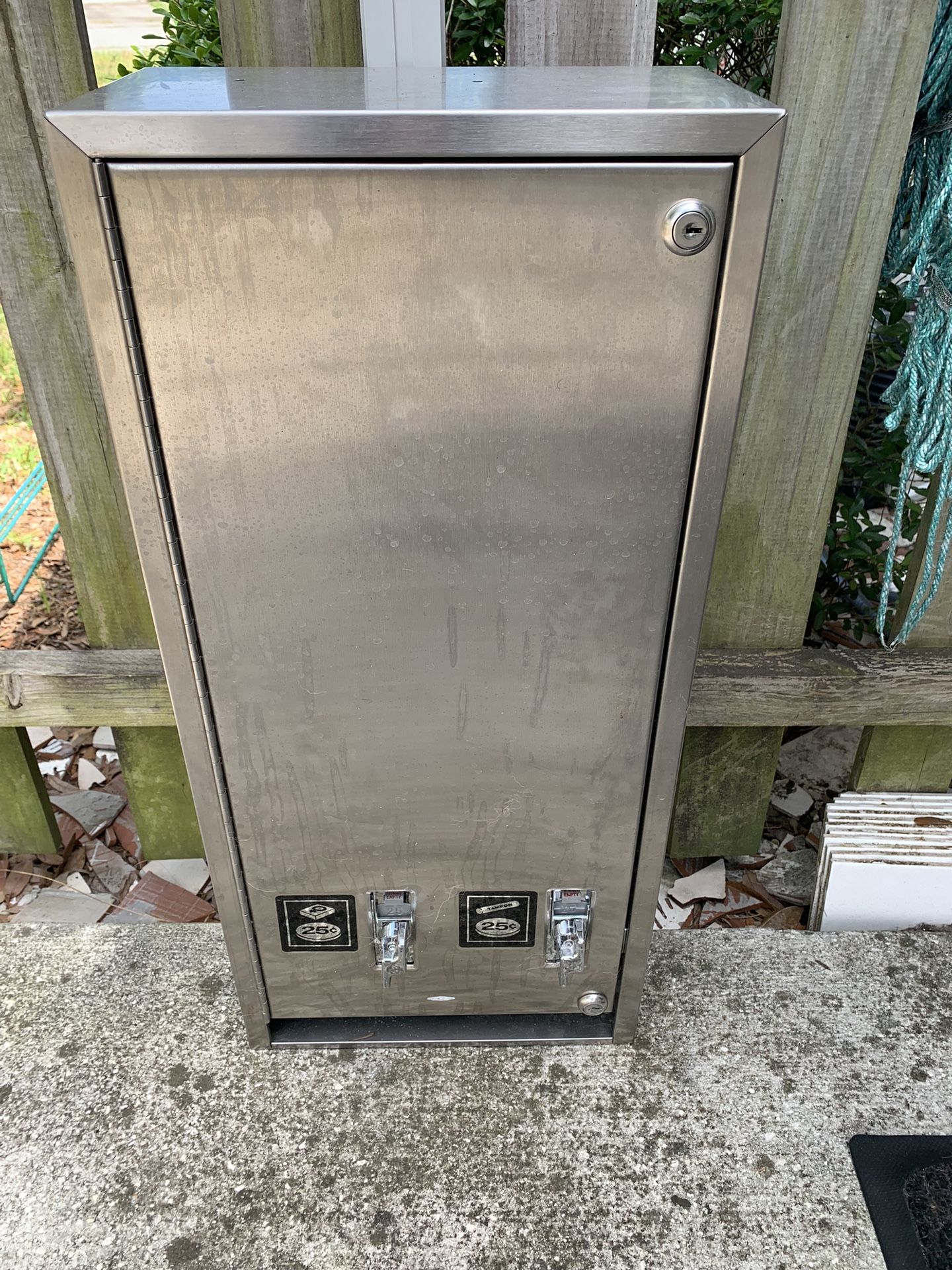 Tampon/Pad Vending machine 