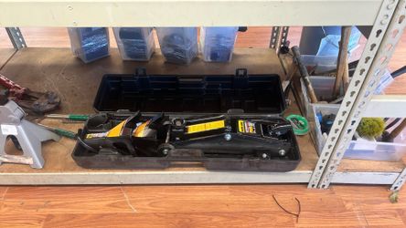 2-1/4 Ton Black Jack W/ Stands