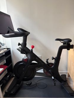 2021 Peloton Bike+ Excellent Condition 0-50 Rides – New York, NY