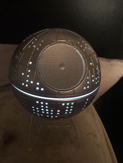 Death Star Bluetooth speaker Star Wars ihome with charger