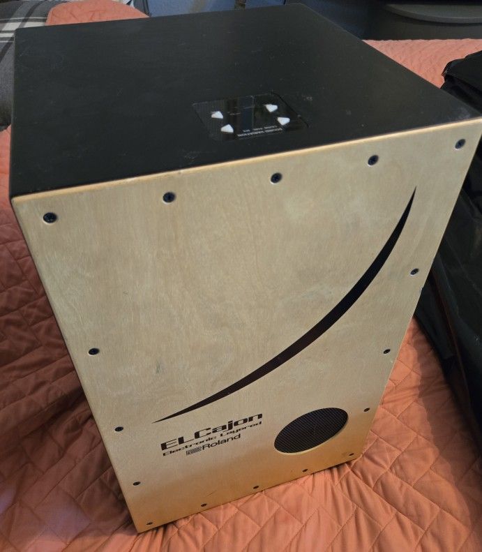 Roland electronic layered cajon
