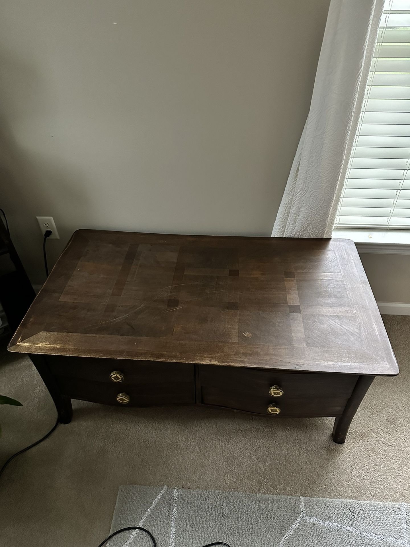 Beautiful Solid Wood Coffee Table W/ 4 Drawers