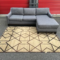 Sectional Reversible Couch!! Delivery Available 🚚!! Dimensions: 90” Length x 30” Height x 38.5” Depth ( 66” Depth Chaise)