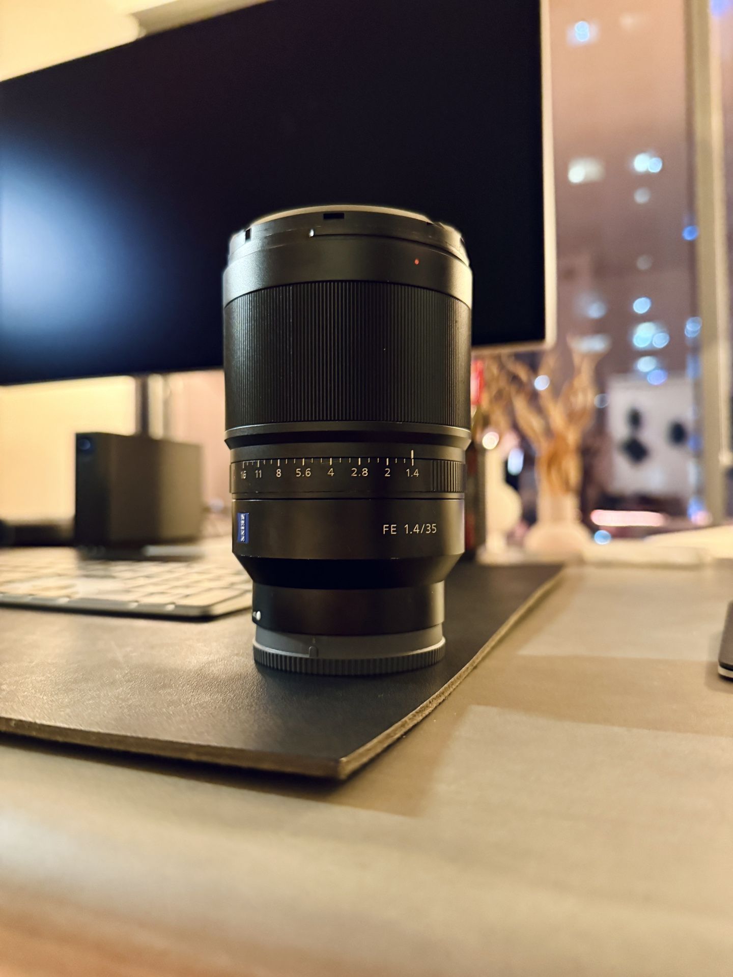 Sony FE 35mm f/1.4 ZA Standard-Prime Lens