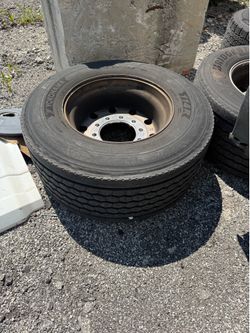 Super SINGLE 80 % Semi truck tires