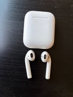 Apple AirPods with Charging Case