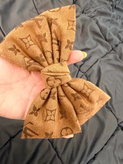 LV hair clip