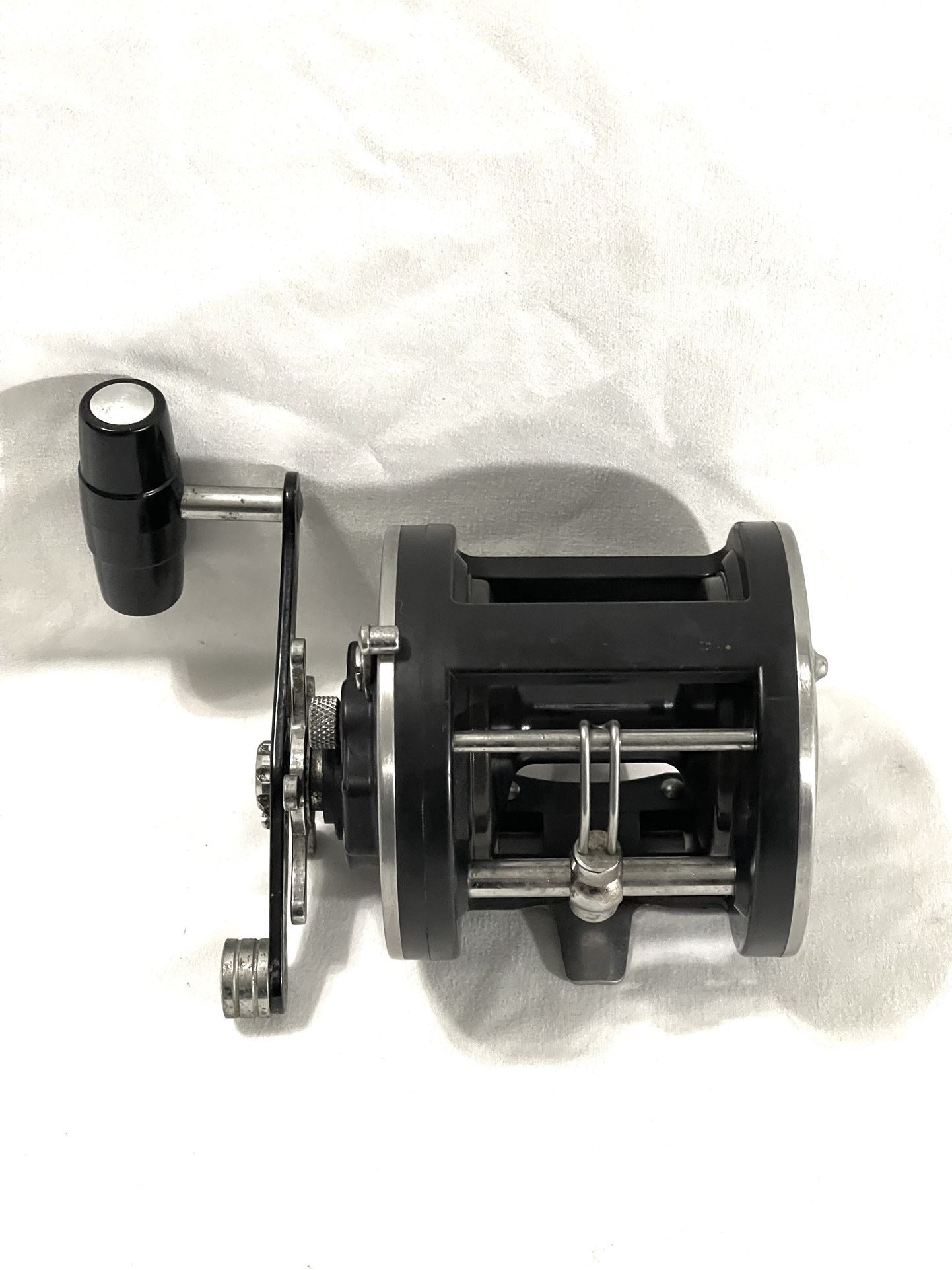 Great Condition Penn (330-GTI) Graphite Frame, Heavy Action, Deep Sea Fishing Reel. Retails For $149 For Used Reel.
