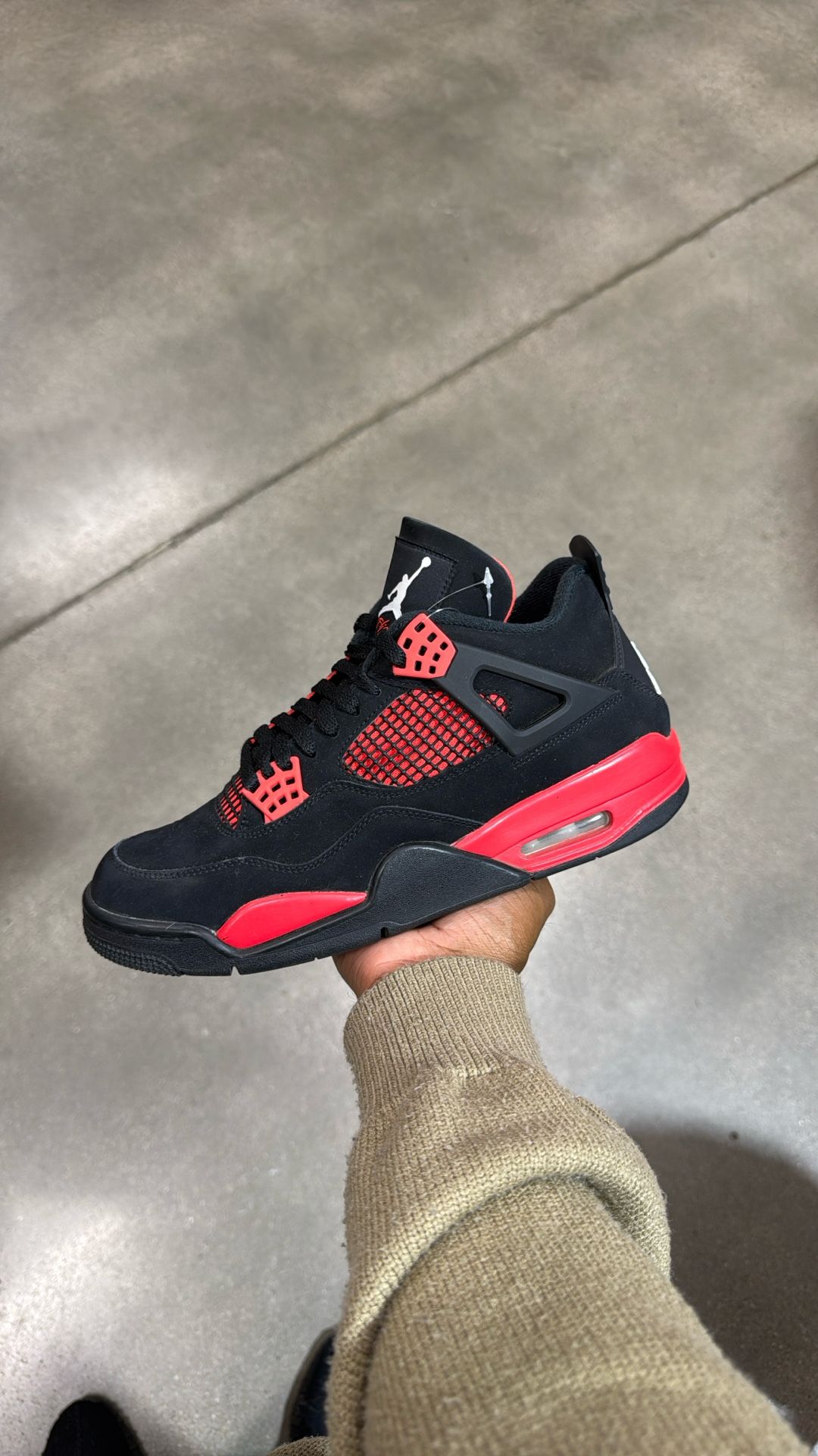 Pre-loved Air Jordan 4 Red Thunder Sz9.5