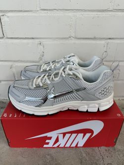 Nike Vomero 5 Metallic Silver IM9467-001 Grade School Size 7Y / 8.5 Women’s Shoe