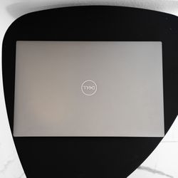Dell XPS 17 32gb 2tb 9720 Silver 2.3GHz i7 Laptop