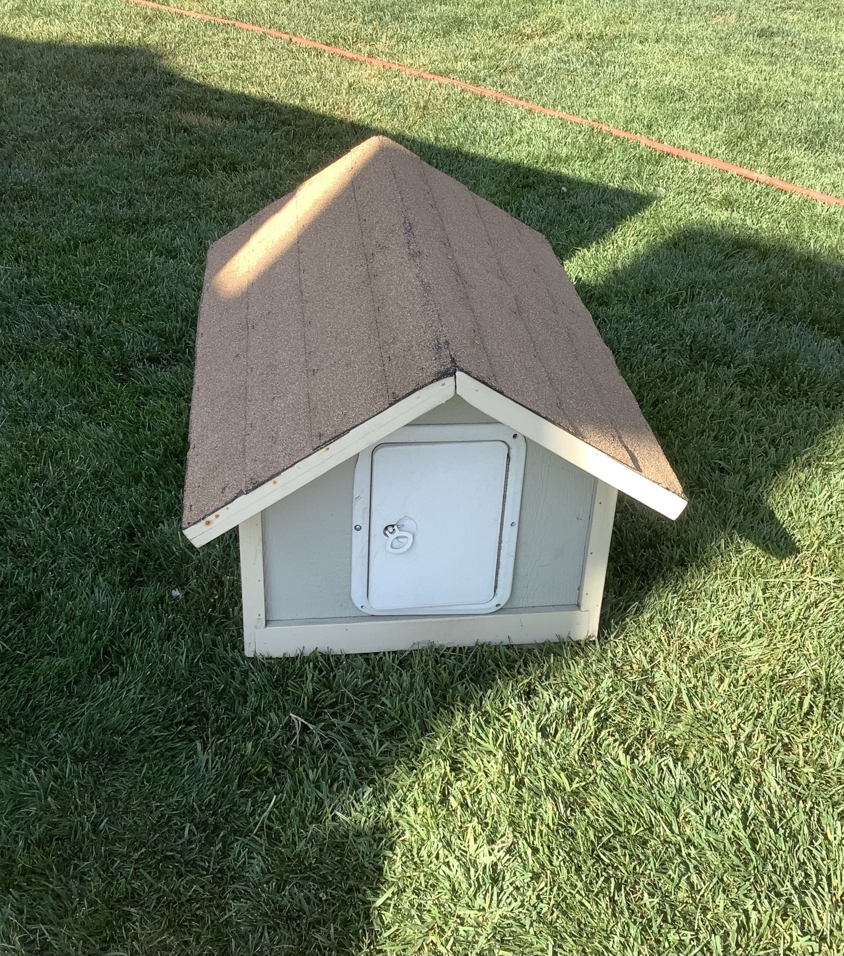 Dog House (Approx 3x2)