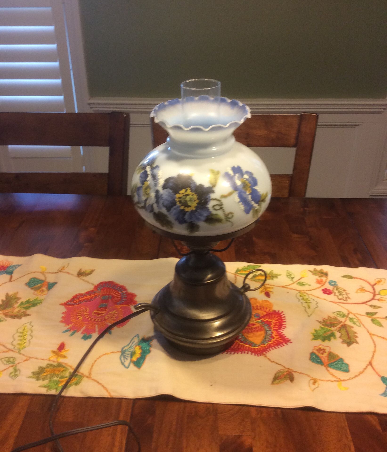 15” Unbranded Table lamp with Glass Globe