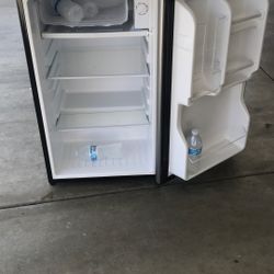 Magic Chef Mini Fridge 