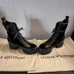 Authentic Louis Vuitton Laureate Platform Desert Boots Size 7