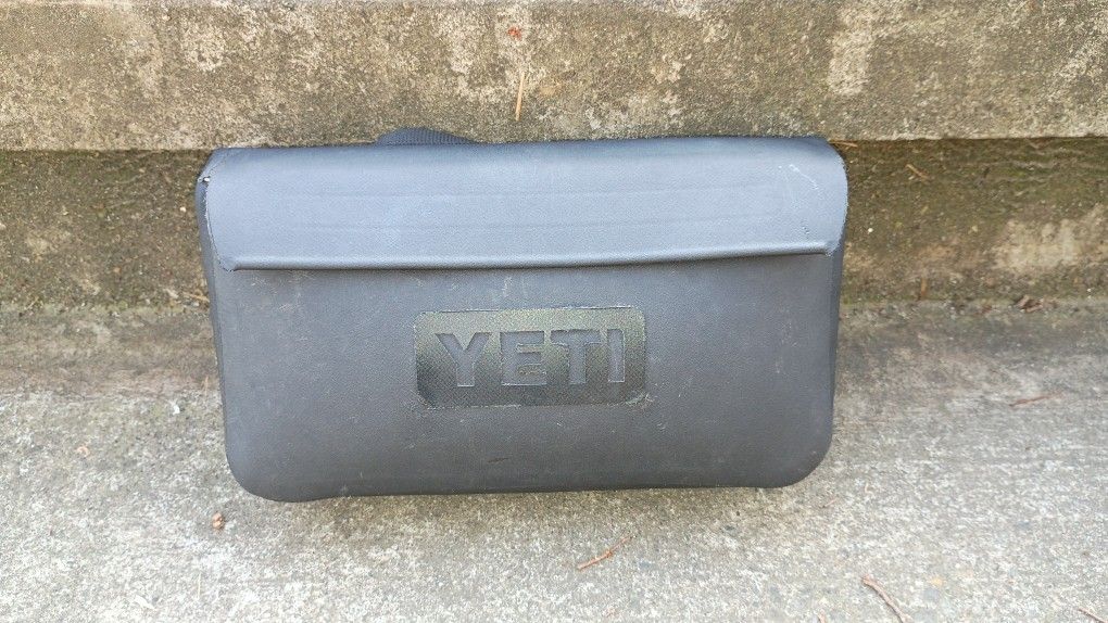 YETI SideKick Dry®
1L Waterproof Gear Case