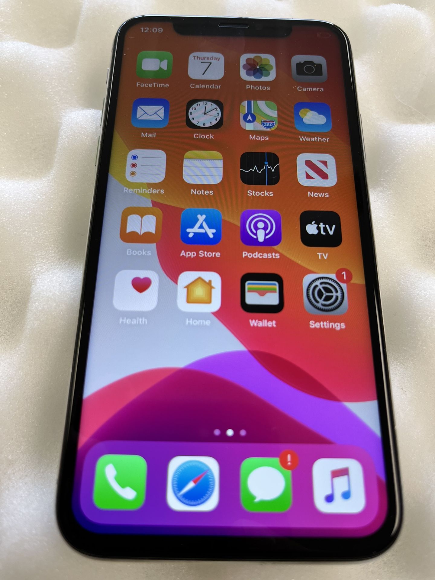 Iphone X, At&T Or Cricket 64 Gb Good Condition 