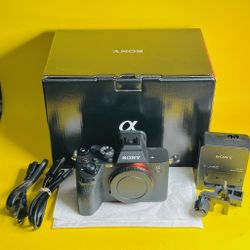 Sony A7R V 61MP Full Frame Camera - Like New w Box