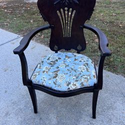 Vintage Victorian Farmhouse Accent Chair