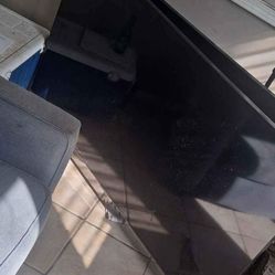(BROKEN)Two 65 Samsung Tvz 