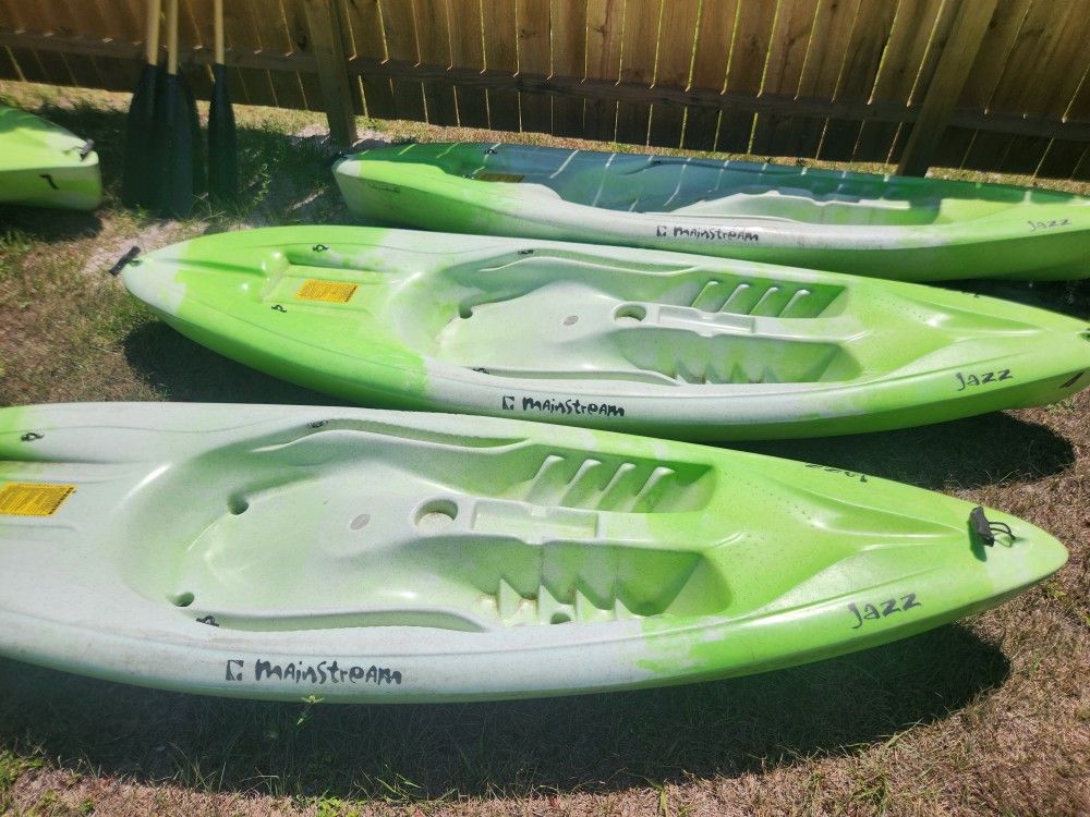 8 Kayaks