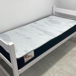 Twin Bed Frame with Mattress – Great Condition— Cama Twin con colchón – Muy buen estado 