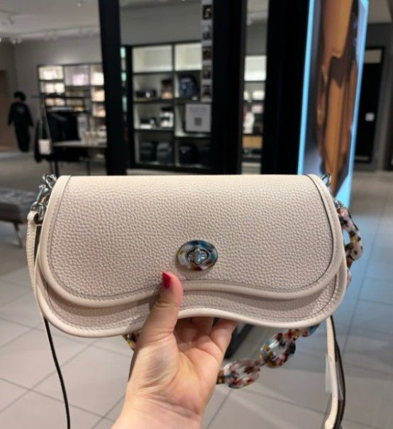 NWT Coach Wavy Dinky In Coachtopia Leather Cloud CW807