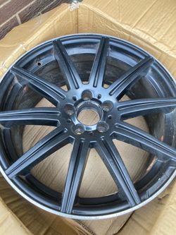 Mandrus Argent 19” Wheels – 3 Good + 1 Cracked Wheel