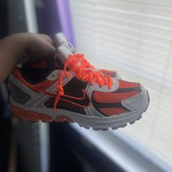 Nike Vomeros Size 6