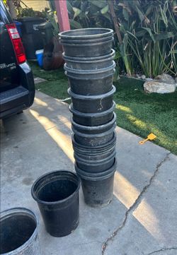 5 Gal  Plastic Pot/ Containers