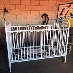 White Metal Crib ( Can Deliver For $10 )