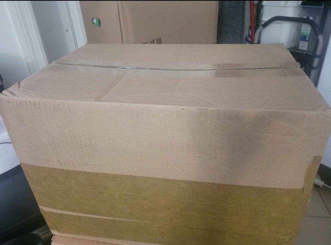 Box of adult diapers / Caja de Pañales para adulto
