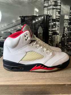 Jordan 5 Silver Tongue Size 9.5 $90