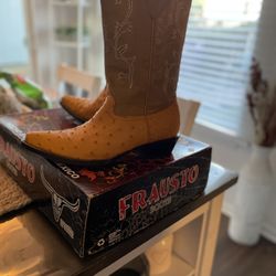 Botas “CUADRA” De Avestruz Color  Mantequilla