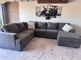 Living spaces sectional sofa couch sala
