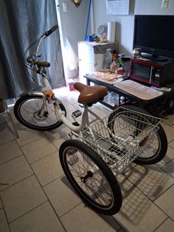 Triciclo para adultos trabajando bien