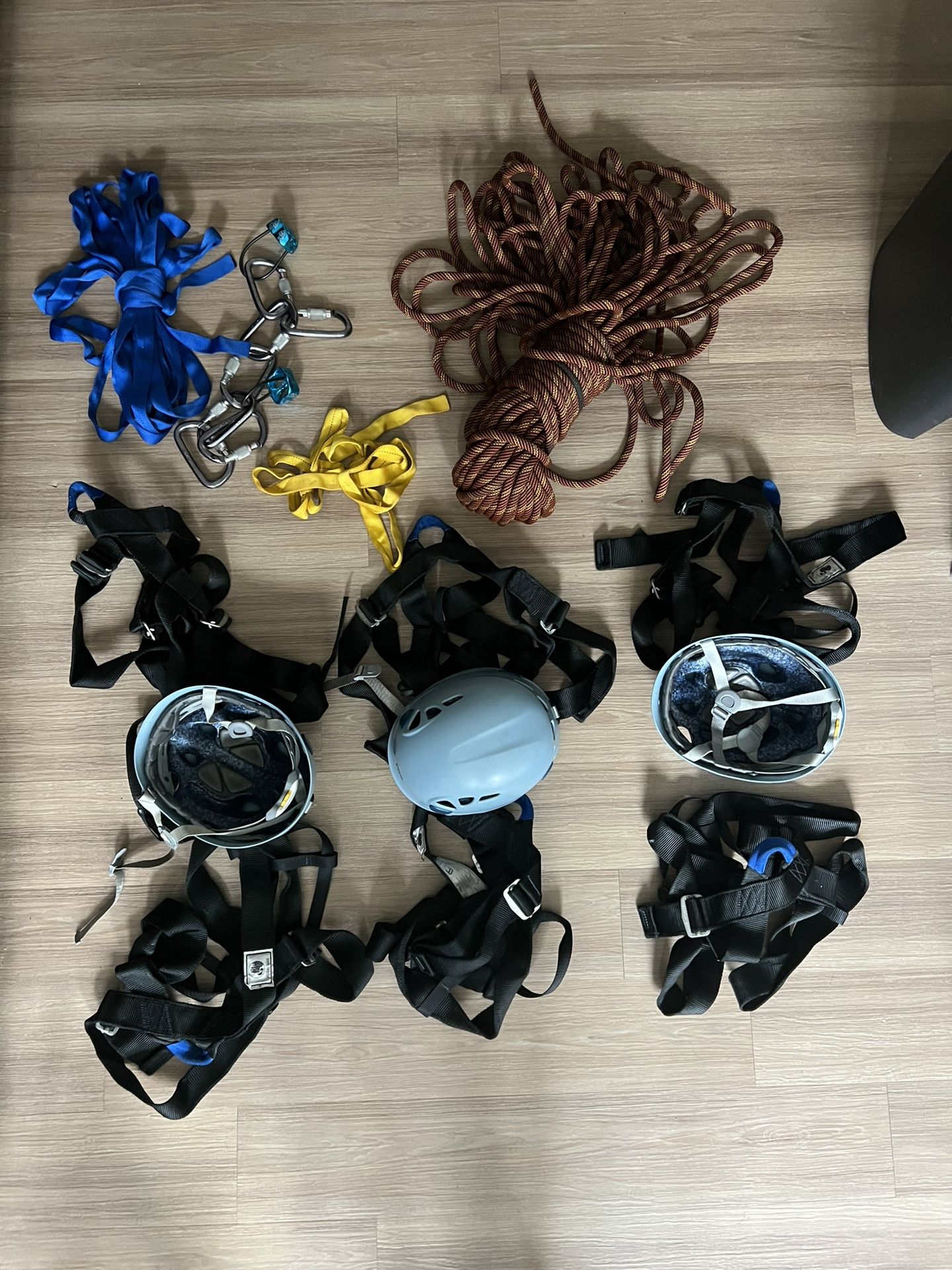Climbing Gear / Harness/ Helmets