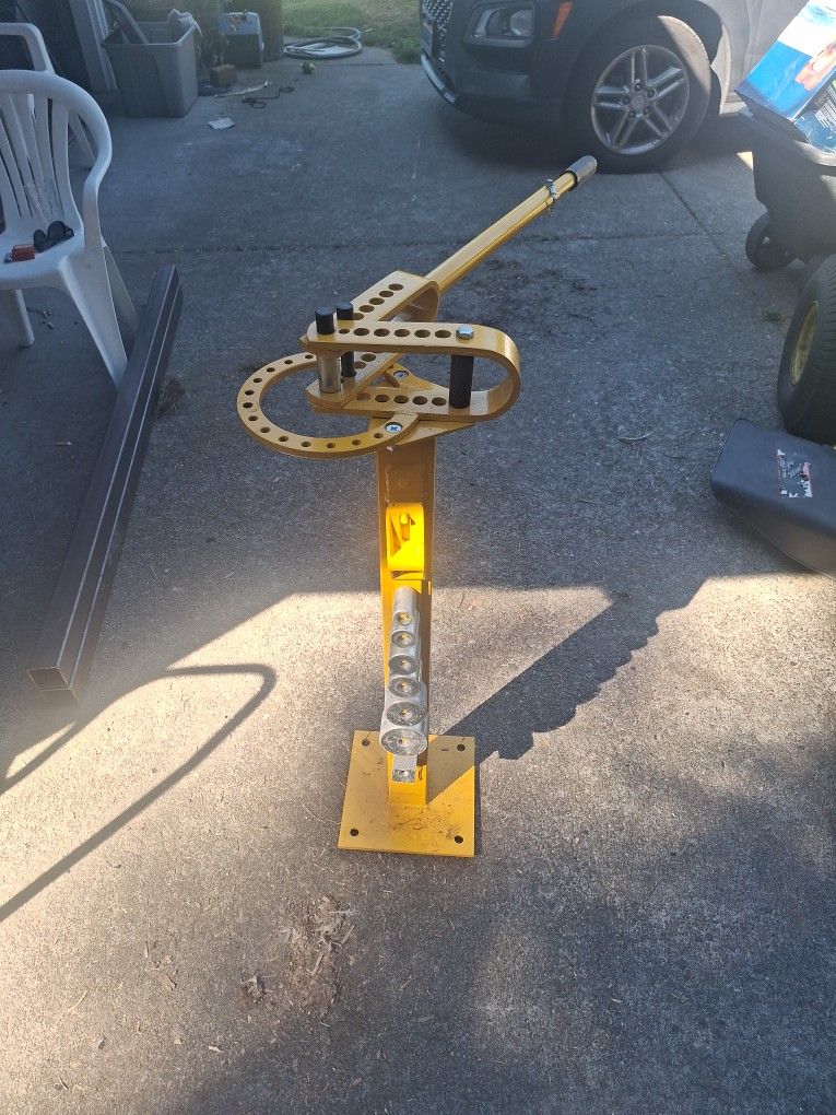 Central Machinery 44in. Compact Pipe Bender With Telescoping Handle