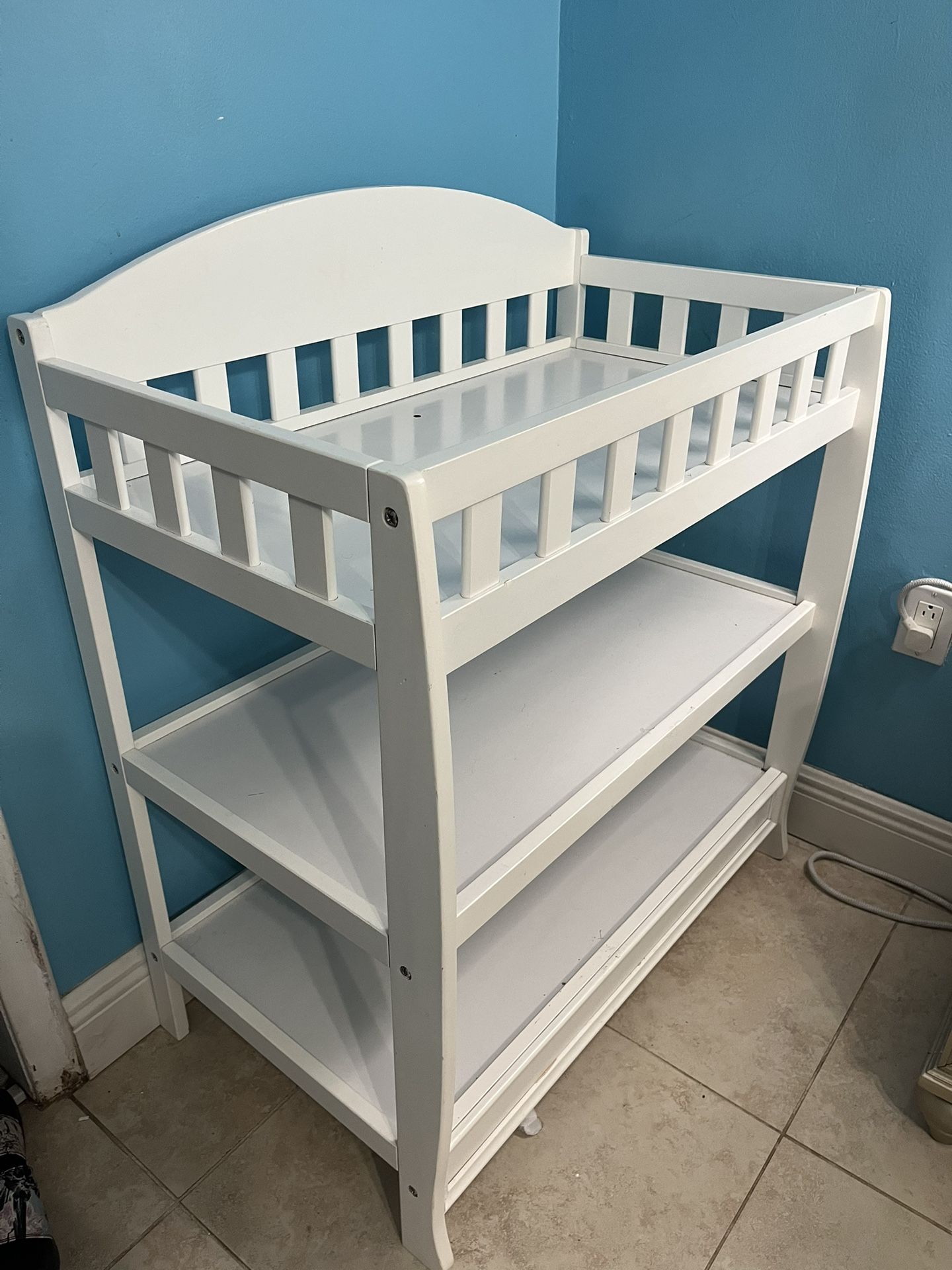 baby changing table/mesa para cambiar