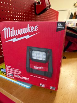 Milwaukee rover light m18