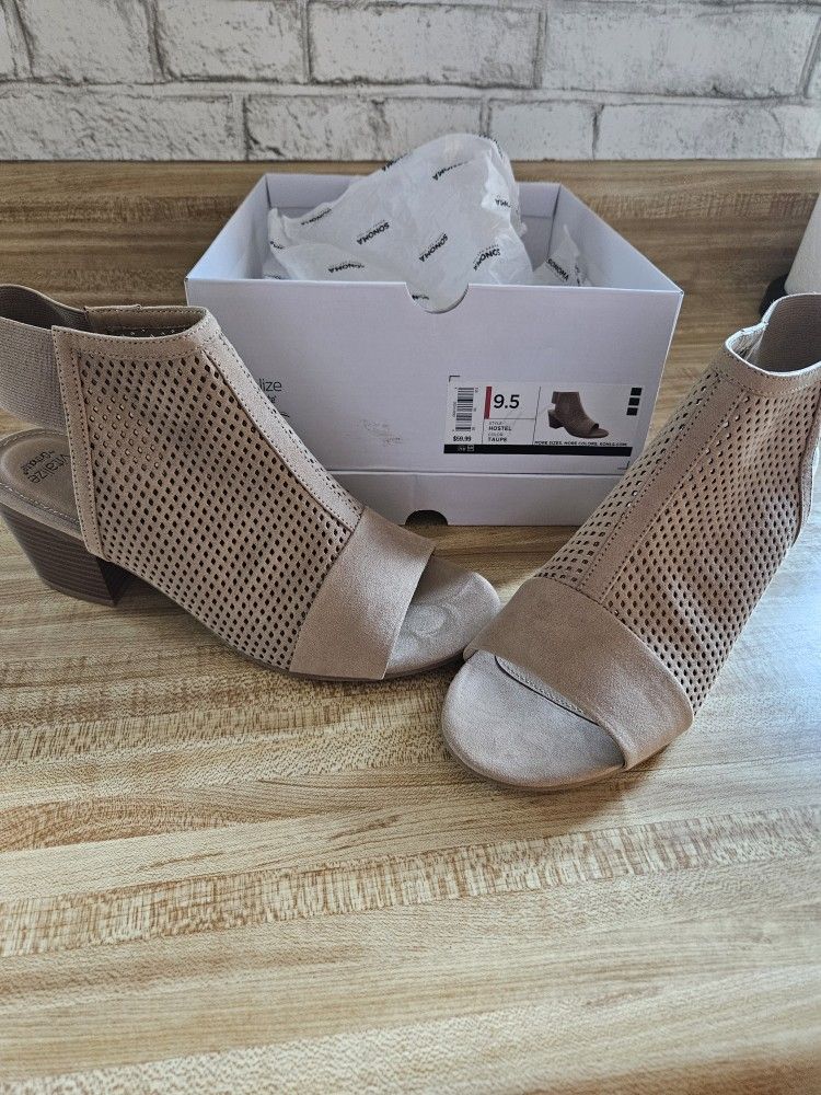 Sonoma Hostel Sandals