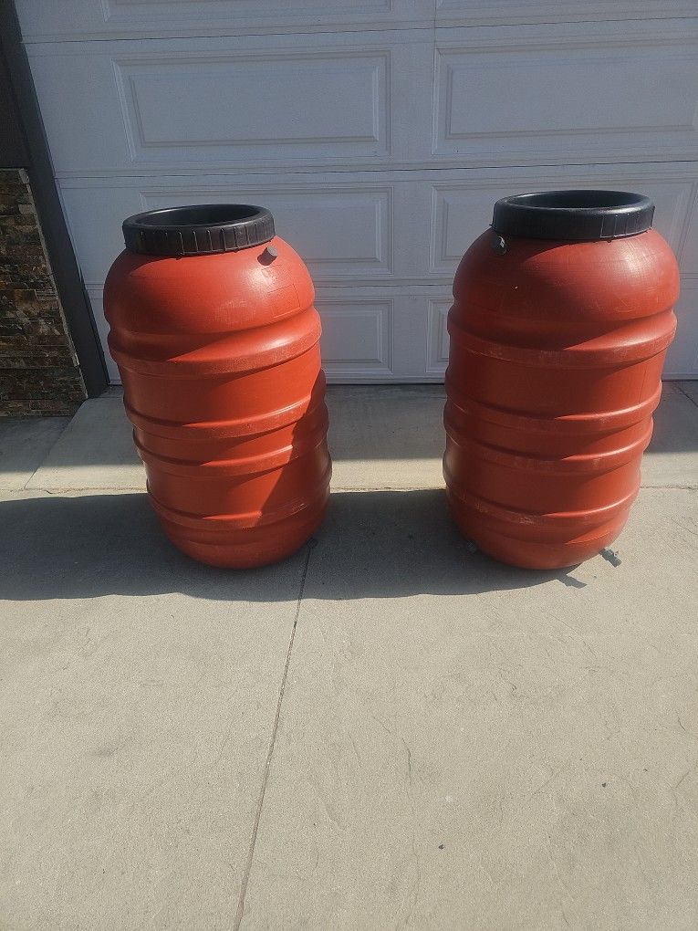 2 Water Barrels 200