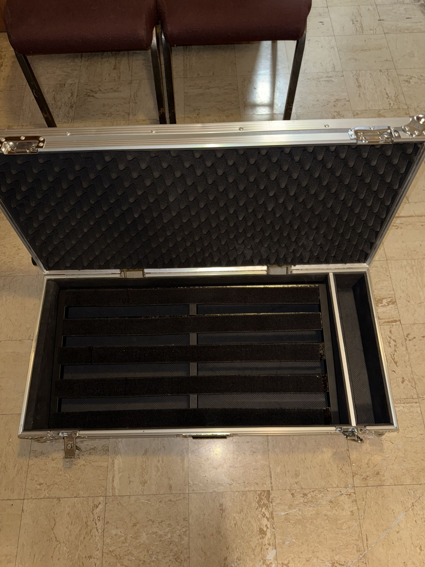 Pedaltrain Classic 2 Pedalboard, 24" x 12.5" w/ Tour CaseĀ