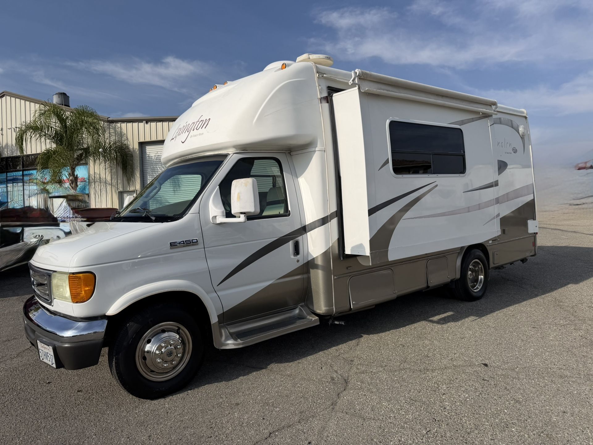 2006 Lexington 24 Ft. Class B W/ Slide Out