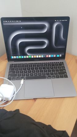 Apple MacBook Air 13-inch 2019 - Intel Core i5, 8GB RAM, 121GB SSD with charger