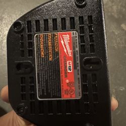 Milwaukee Charger 12 V