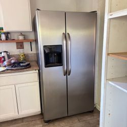Frigidaire Refrigerator, great shape MOVING SALE