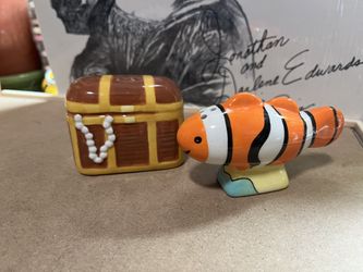 salt and pepper shakers