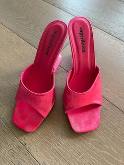 SUPERDOWN HOT PINK HEELS
